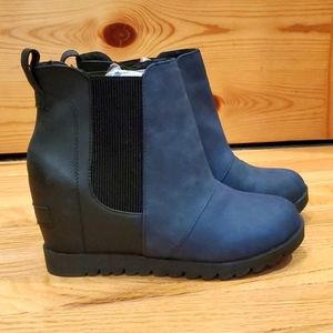 2-Tone Wedge Boots